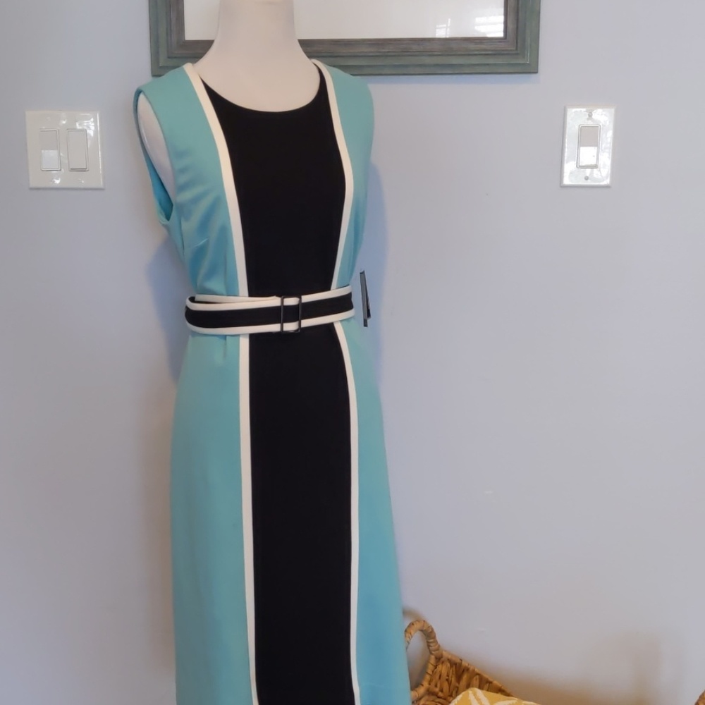 Sleeveless Midi dress with belt